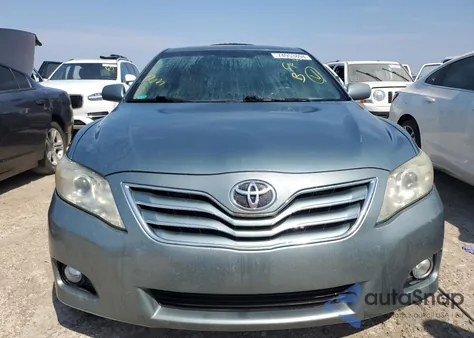 2011 Toyota Camry Base z USA, uszkodzony, nr VIN 4T1BF3EK9BU744769